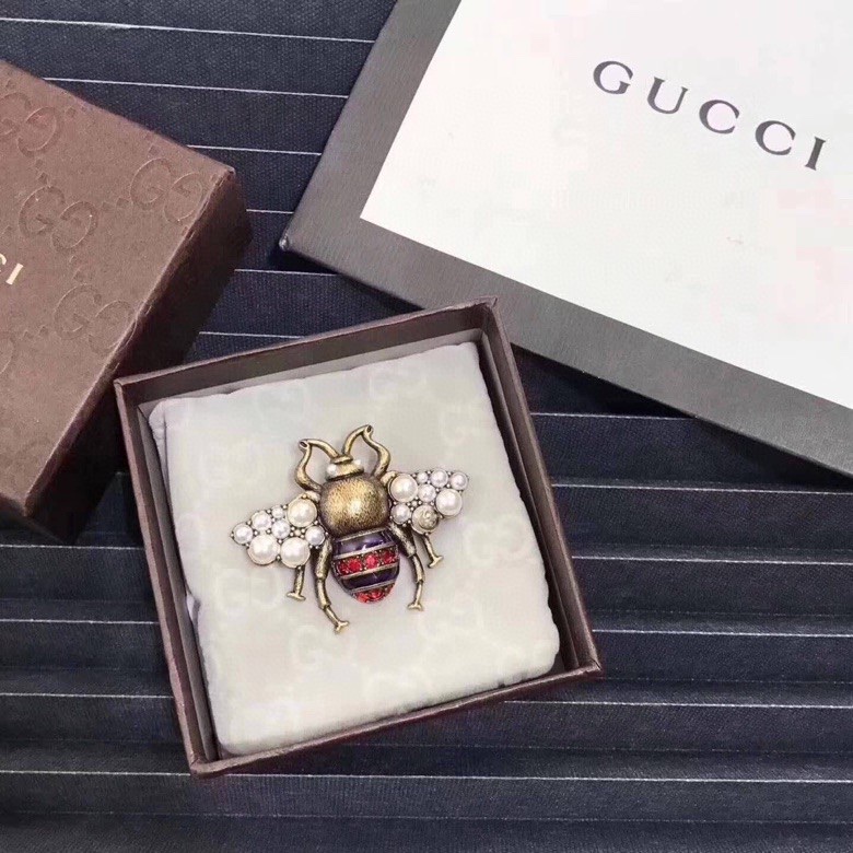 G*u*i brooches